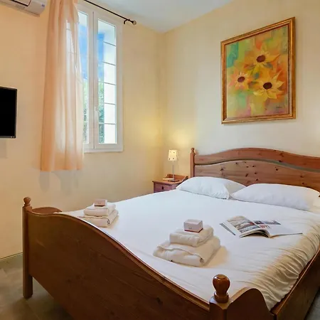 Azzurra Front - Pool - Happy Appartement *