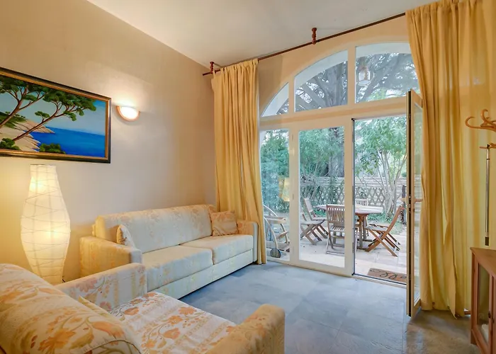 Azzurra Front - Happy Saint Tropez